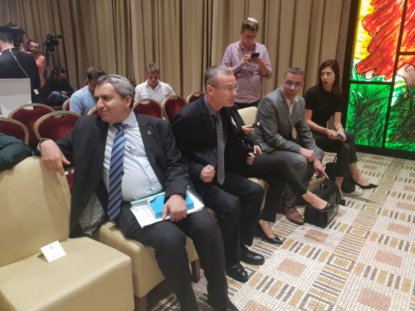 ממשיכים להושיט יד: הליכוד הזמינו את כחול לבן למחר