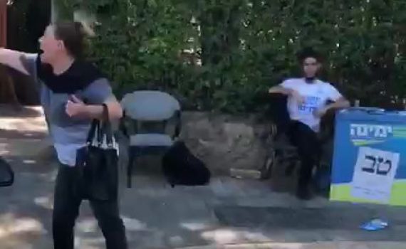 שורת עימותים בקלפיות: מצביעת כחול לבן תקפה פעיל ליכוד