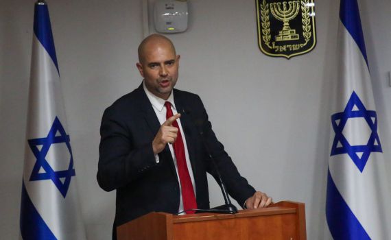 השר הפר צו איסור פרסום וחשף פרטים מהחקירה