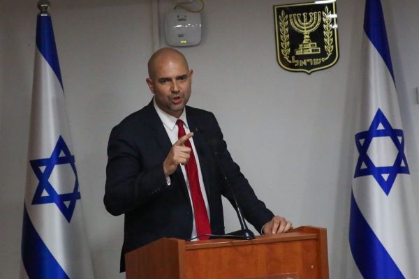 השר הפר צו איסור פרסום וחשף פרטים מהחקירה