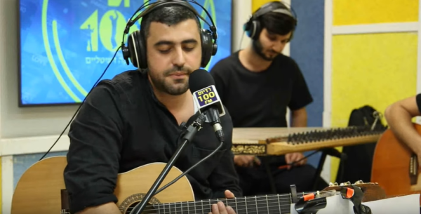 כמה פרגון: ישי ריבו עושה עקיבא. צפו בביצוע