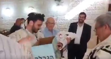 דרך מקורית: האורחים בחרו את השם של התינוק בברית