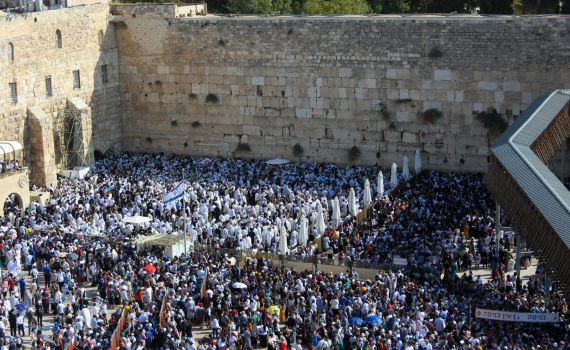 תיעוד מרשים: מאות אלפים בברכת כהנים בכותל המערבי
