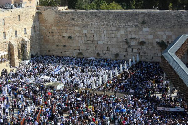 תיעוד מרשים: מאות אלפים בברכת כהנים בכותל המערבי