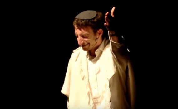 צפו: באנדרדוס – הודעות הגבאי; מתוך המופע הראשון