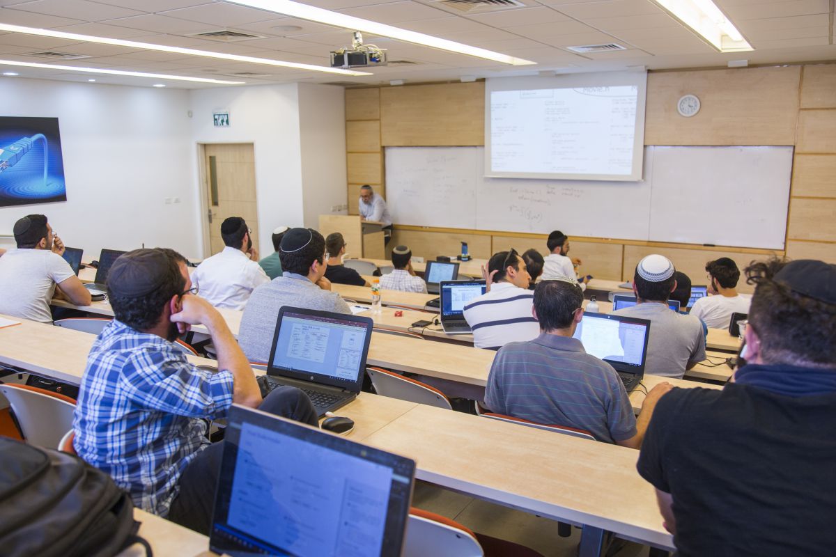 Advantage לתעסוקה תואר עם ערך מוסף