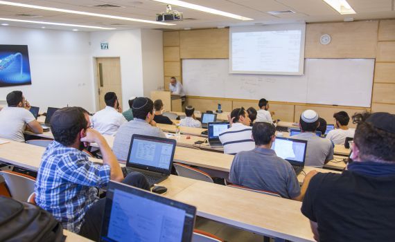 Advantage לתעסוקה תואר עם ערך מוסף