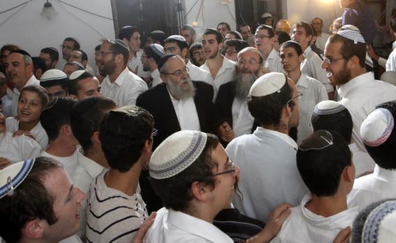 צפו: הקפות שניות של 'מרכז' בבית הרב קוק • צפו