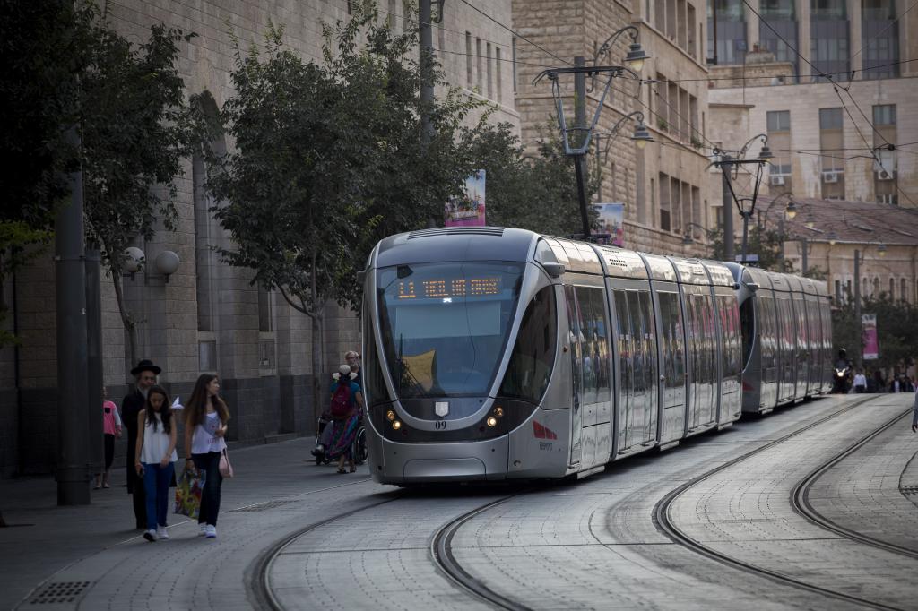 לקראת כאוס תחבורתי? דו״ח חדש מזהיר מפני השבתת הרכבת בי-ם