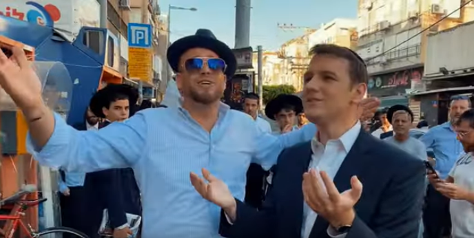 ילד הפלא חוזר: יונתן שינפלד בסינגל חדש • צפו