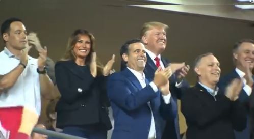 צפו בתיעוד: טראמפ התקבל בבוז במשחק בייסבול