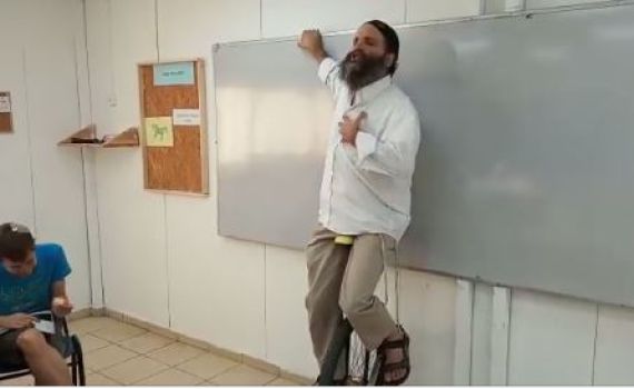 צפו: כזה שיעור באזרחות עוד לא ראיתם