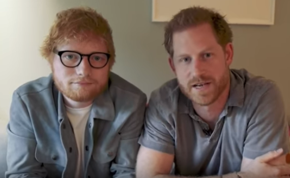 צפו: כוכב הפופ והנסיך הארי באיחוד מפתיע