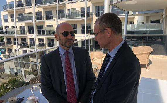 צוותי המו"מ נפגשו | בני גנץ שיגר איום לנתניהו