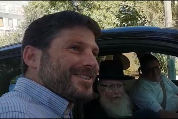 סמוטריץ' לראשי הימין: מוכן לזוז שתקום ממשלת אחדות