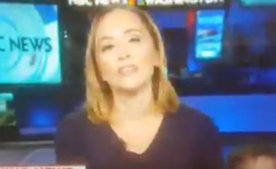 שוב זה קורה: הילד של המגישה התפרץ לשידור. צפו