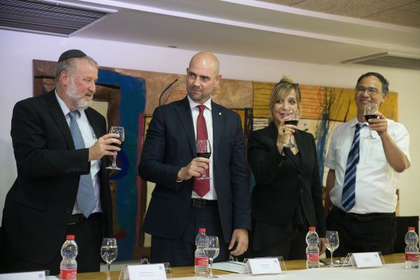 מנדלבליט ושי ניצן מגיבים לאוחנה: "ניסיון להטיל דופי"