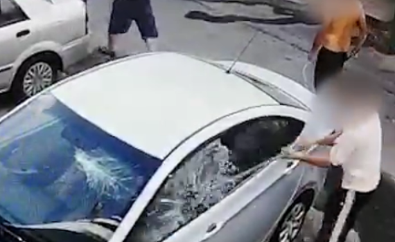 צפו: נפצו רכבים עם מוטות ברזל בסכסוך משפחה