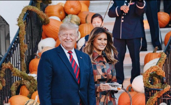 לא חסכה: מלניה מחלקת ממתקים בלוק יקר במיוחד