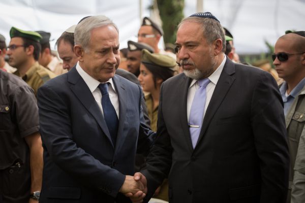 הישורת האחרונה: ליברמן ונתניהו ייפגשו לדון בפשרה