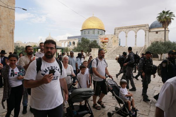 "להצניע את הכיפות": קורס כתבי גל"צ עלה להר הבית