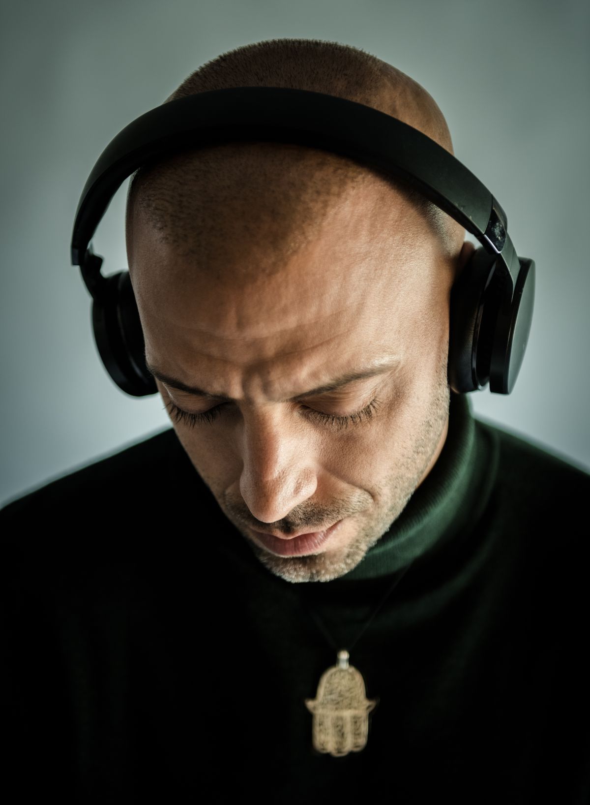 "כתוב מלמעלה": עידן רייכל משיק להיט חדש. צפו