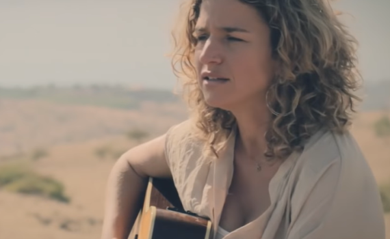 הזמרת יוצאת להגנת הרב פירר: 'קודם תעמדו במקומו'