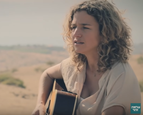 הזמרת יוצאת להגנת הרב פירר: 'קודם תעמדו במקומו'