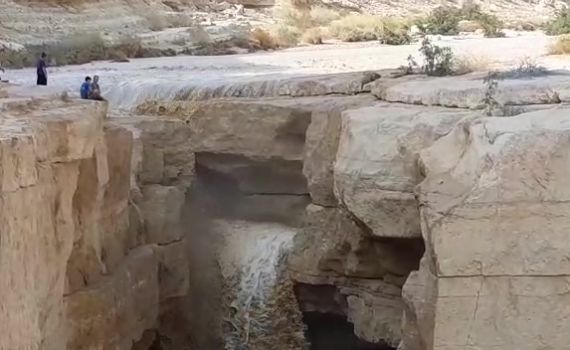 מרהיב ועוצמתי: זרימות אדירות בנחלי הדרום. צפו
