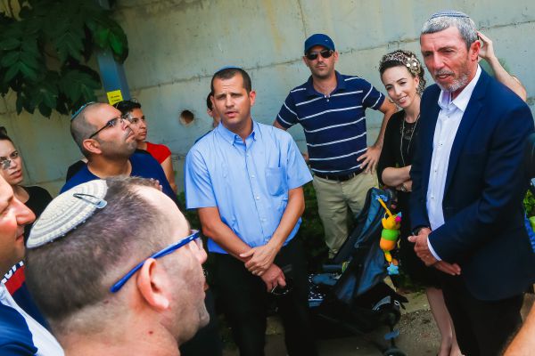 מבצר את מעמדו: הרב רפי מינה 44 חברים בבית היהודי