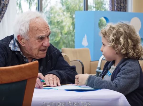 צפו: 80 וארבע- איך משפיע גן ילדים בדיור מוגן? פרק 1