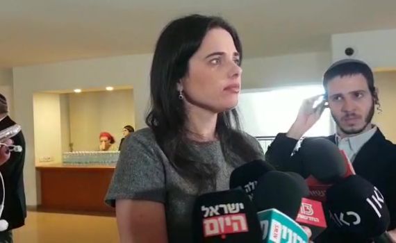 שקד לשאלת סרוגים: "פגישה עם גנץ לא מבקיעה את חומת הימין"