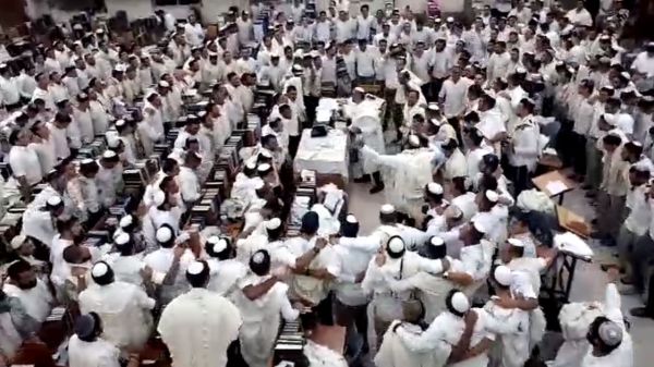 אדיר• צפו: כך נראתה ישיבת שדרות בצאת יום כיפור