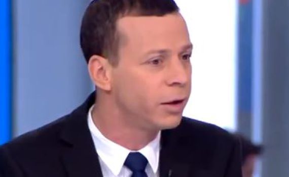 עמית סגל במתקפה קשה על ראש המוסד יוסי כהן. צפו