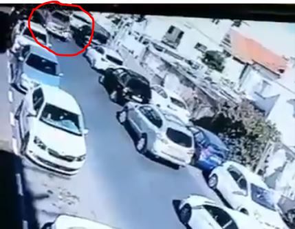 תיעוד דרמטי: בן 8 התפרץ לכביש והועף למרחק. צפו