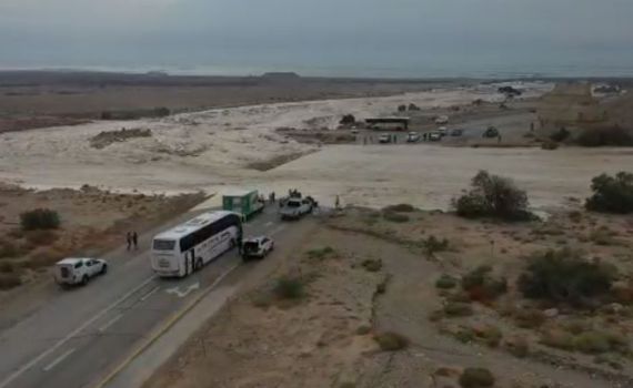 החורף כבר פה • צפו: שטפון בנחל צין חסם את הכביש