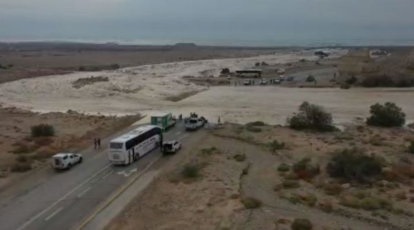 החורף כבר פה • צפו: שטפון בנחל צין חסם את הכביש