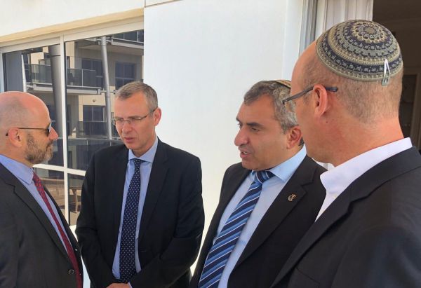 "פייק משא ומתן": פגישה שנייה של הליכוד וכחול לבן