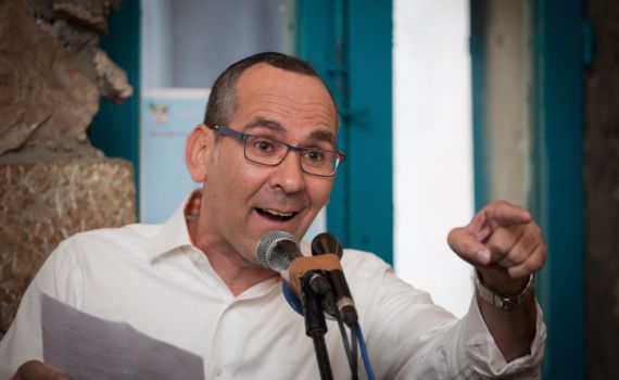 סערת 'ההדרה' של הרב פירר • לפידות: 'חפשו אותנו'