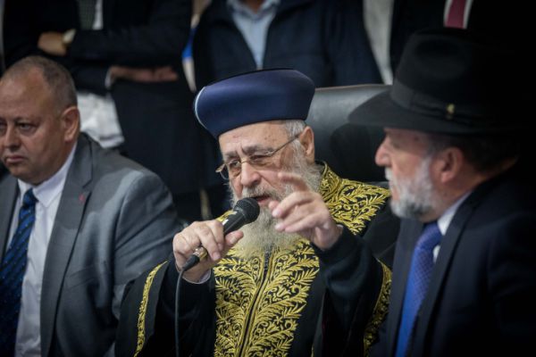 הרב הראשי: אסור להשתמש בירק שגדל בגידול רגיל