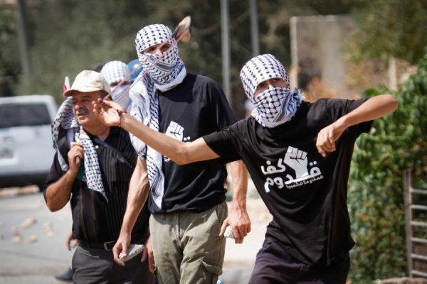 פיגועי אבנים ובקת"ב ביו"ש; נזק לאוטובוס