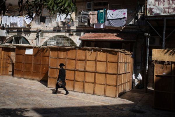 לעבוד, להתגלח, לאכול לחם ולצייר: שו"ת חול המועד