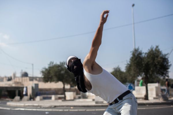 תוך שעות: 3 פיגועי אבנים ביו"ש; אדם אחד נפצע