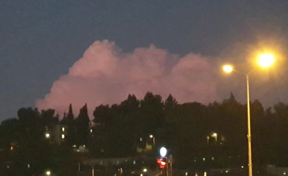 צפו: מופע ברקים בתוך ענן בירושלים