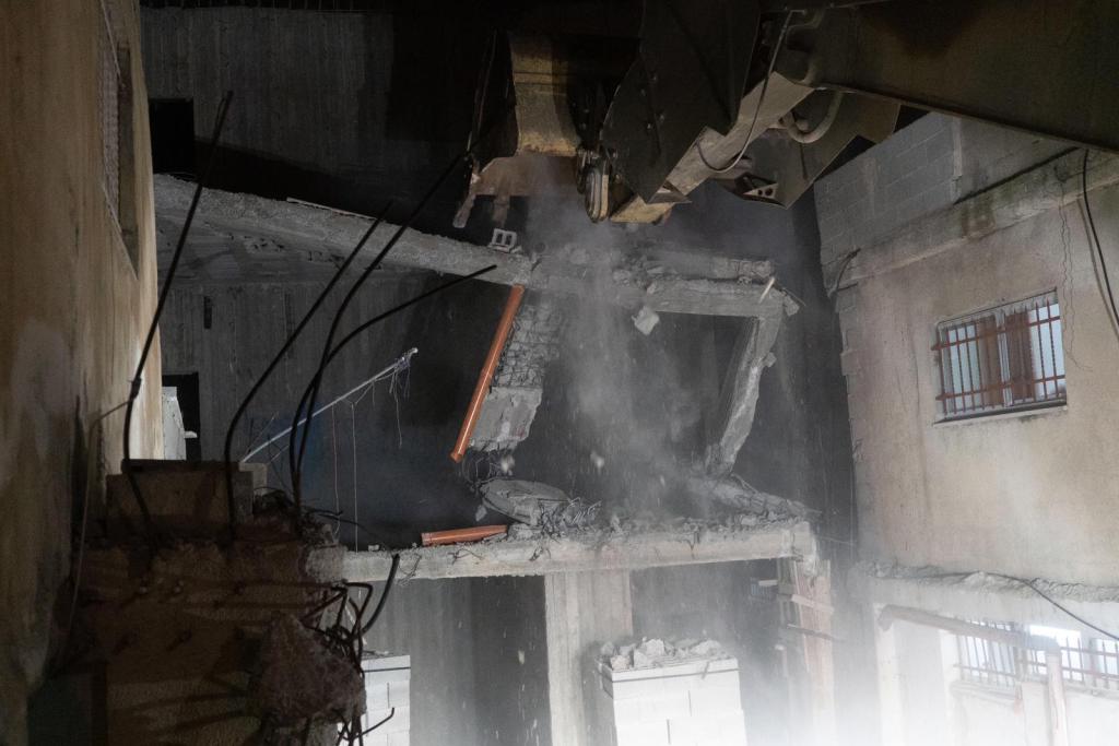 צפו: נהרס ביתו של המחבל שרצח את לוחם צה"ל