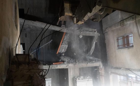 צפו: נהרס ביתו של המחבל שרצח את לוחם צה"ל