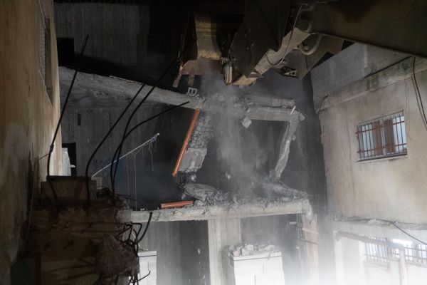 צפו: נהרס ביתו של המחבל שרצח את לוחם צה"ל