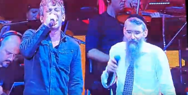 "יש לי חבר חדש": אברהם פריד ומוקי בדואט מרגש