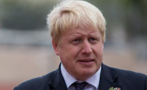 צפו: השיטה של בוריס ג'ונסון להעביר נושא