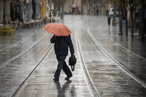 מזג האוויר הפתיע: גשם ירד בדרום, במרכז ובירושלים